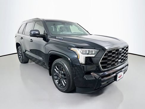 Used 2024 Toyota Sequoia Platinum AWD/4WD image 3