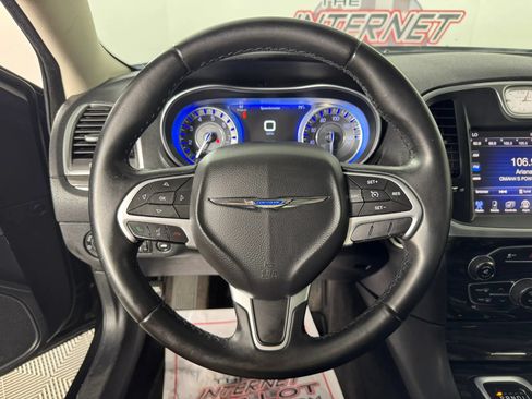 Used 2016 Chrysler 300 Limited AWD/4WD image 13