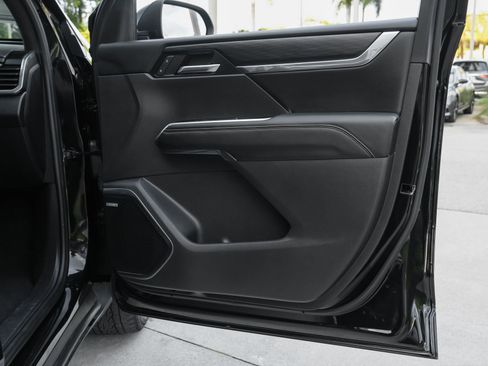 Used 2024 GMC Acadia Elevation image 38