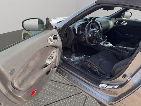 Used 2013 Nissan 370Z Roadster image 28