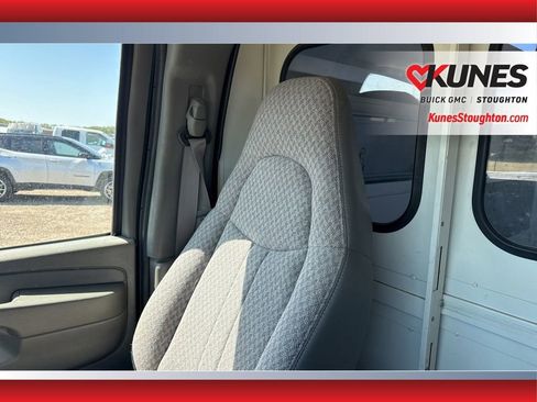 Used 2004 Chevrolet Express 3500 w/ Chrome Appearance Package RWD image 26