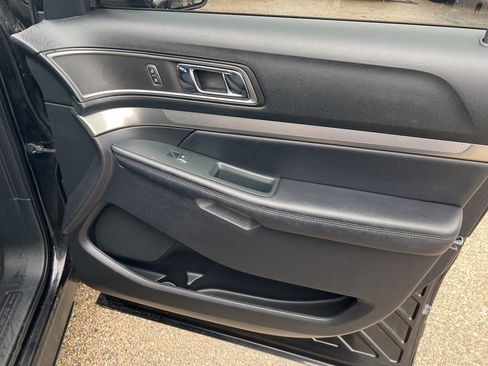 Used 2018 Ford Explorer XLT image 22