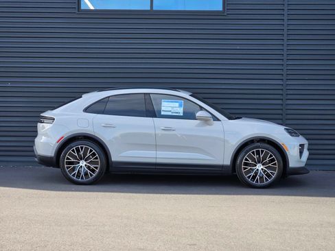 New 2026 Porsche Macan 4 Electric AWD/4WD image 8