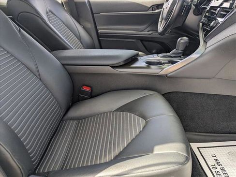 Used 2022 Toyota Camry SE image 19