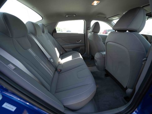 Used 2025 Hyundai Elantra SEL FWD image 24