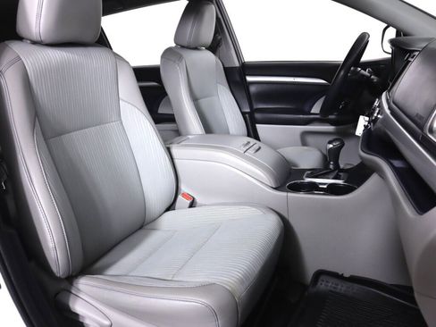 Used 2019 Toyota Highlander Plus AWD/4WD image 39