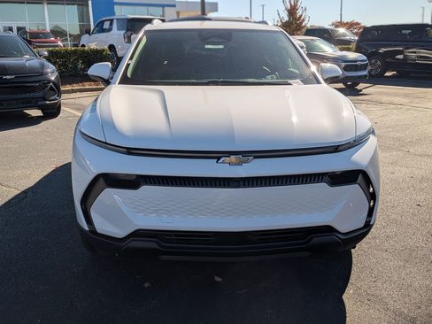 New 2026 Chevrolet Equinox EV LT image 2