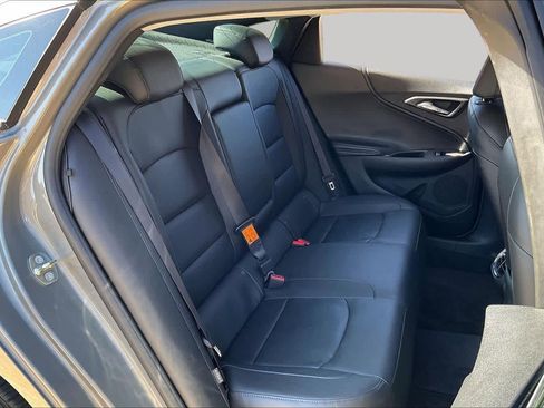 Used 2018 Chevrolet Malibu LT w/ Leather Package FWD image 18