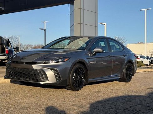 Used 2025 Toyota Camry SE image 7