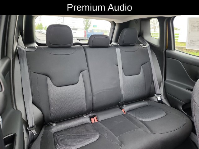 Used 2023 Jeep Renegade Latitude w/ Sun & Fun Group AWD/4WD image 29