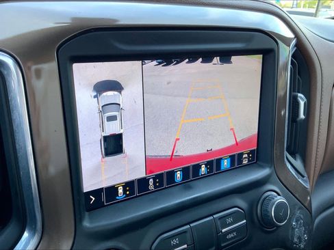 Used 2021 Chevrolet Silverado 1500 High Country w/ Technology Package image 27