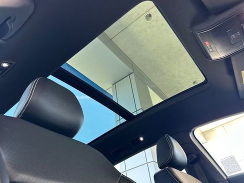 Used 2022 Volkswagen Atlas Cross Sport SE w/ Panoramic Sunroof Package FWD image 20