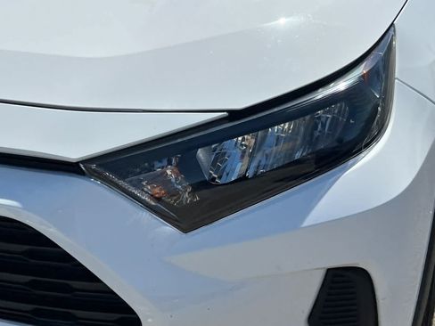 Used 2021 Toyota RAV4 LE AWD/4WD image 11