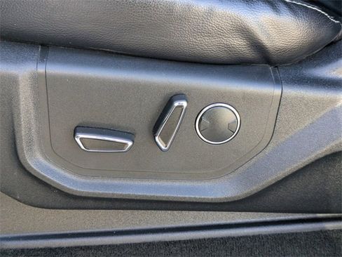 Used 2017 Ford F250 Lariat w/ Chrome Package image 19