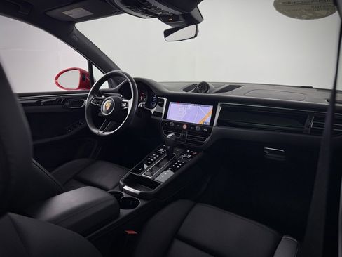 Used 2024 Porsche Macan image 22