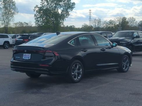 Used 2023 Honda Accord EX image 3