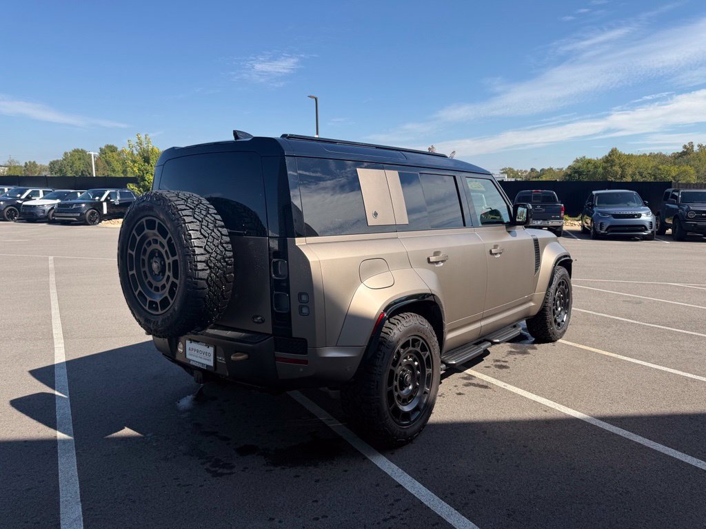 Used 2025 Land Rover Defender 110 AWD/4WD image 5