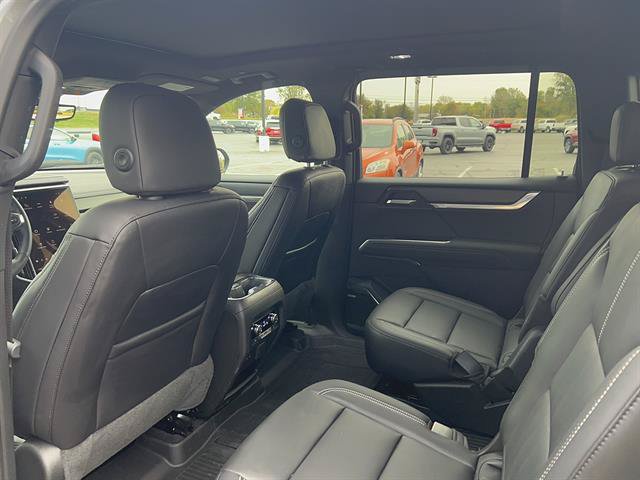Used 2026 GMC Acadia Elevation w/ Elevation Premium Package FWD image 16