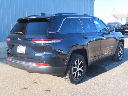 Used 2023 Jeep Grand Cherokee Limited w/ Luxury Tech Group II AWD/4WD image 3