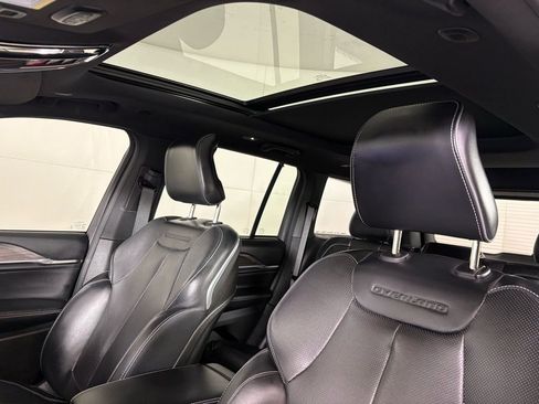 Used 2022 Jeep Grand Cherokee Overland w/ Luxury Tech Group IV image 18