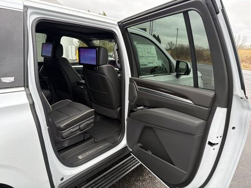 New 2026 Cadillac Escalade ESV Luxury image 31