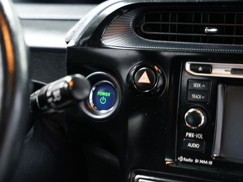 Used 2018 Toyota Prius C One image 20