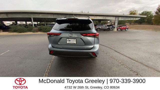 Used 2022 Toyota Highlander XLE AWD/4WD image 6