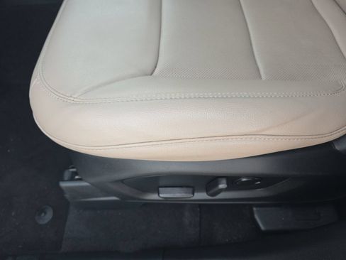 Used 2023 Ford Explorer Limited w/ Limited Technology Package AWD/4WD image 16