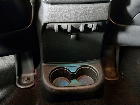 Used 2016 Jeep Wrangler Unlimited Sahara image 26