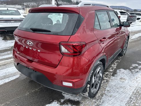 Used 2025 Hyundai Venue Limited image 11