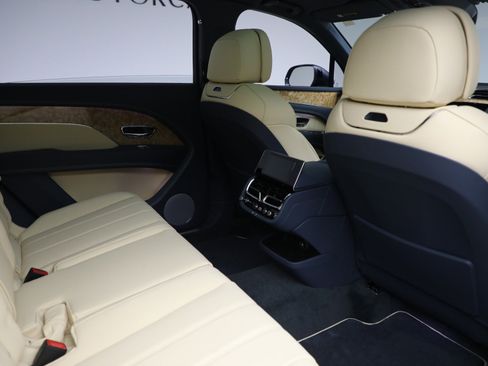 New 2025 Bentley Bentayga Extended Wheelbase image 31