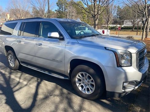 Used 2019 GMC Yukon XL SLT w/ Open Road Package image 3