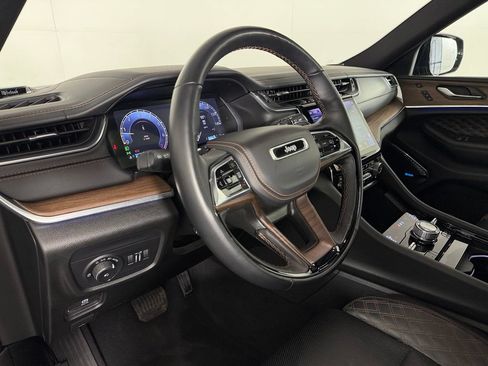 Used 2025 Jeep Grand Cherokee L Summit w/ Obsidian Package AWD/4WD image 12