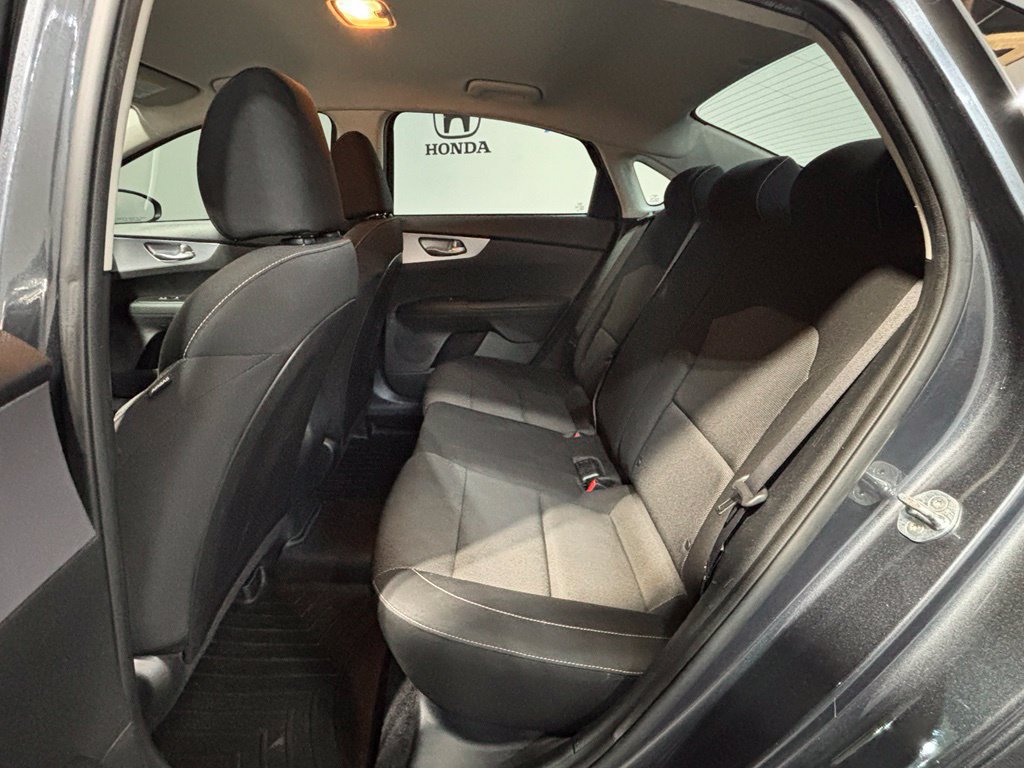Used 2022 Kia Forte LXS FWD image 24