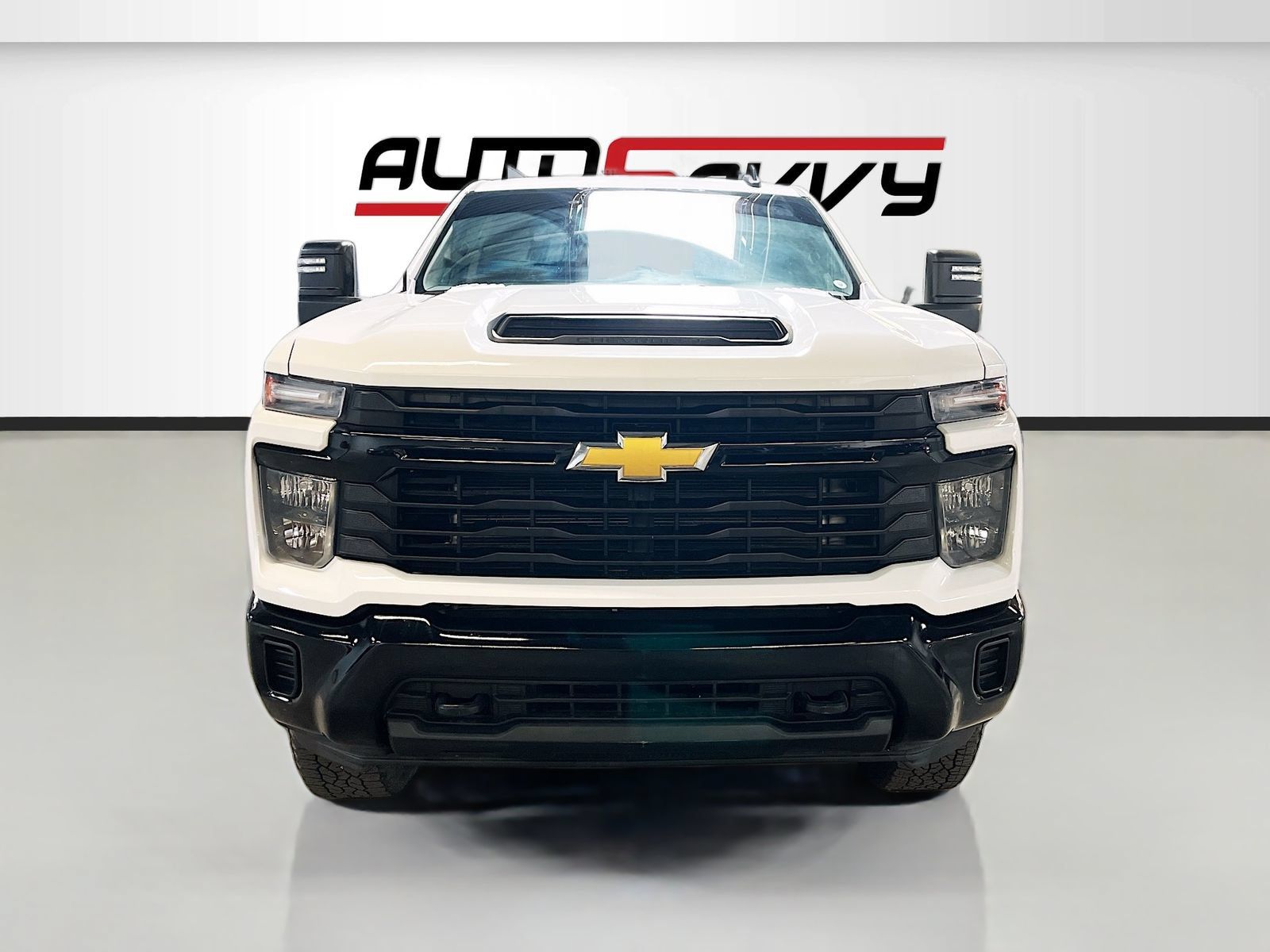 Used 2024 Chevrolet Silverado 2500 Custom w/ Custom Convenience Package AWD/4WD image 2