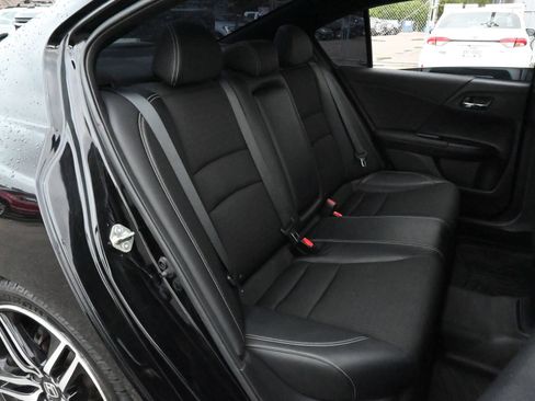 Used 2017 Honda Accord Sport image 19