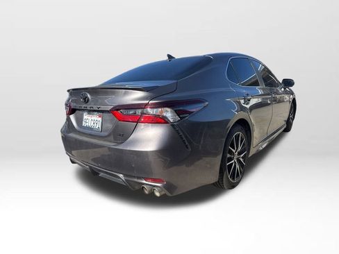 Used 2023 Toyota Camry SE image 4
