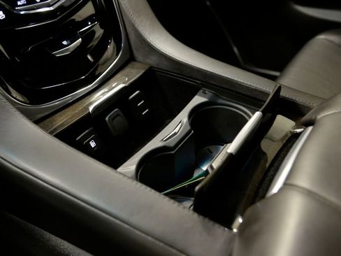 Used 2018 Cadillac Escalade Platinum image 25