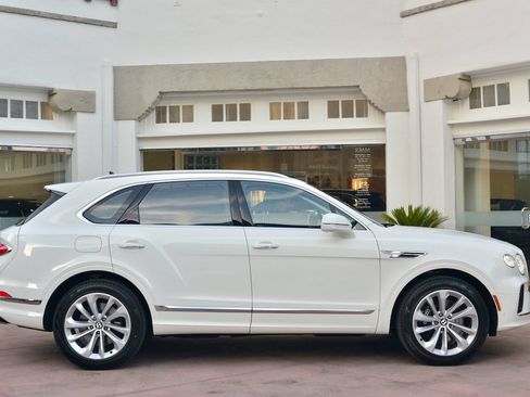 Used 2023 Bentley Bentayga AWD/4WD image 5