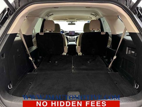 Used 2023 Ford Explorer XLT AWD/4WD image 18