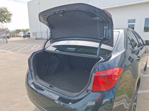 Used 2017 Toyota Corolla SE image 36