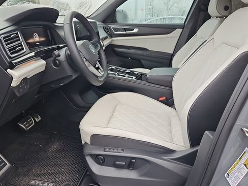 Used 2025 Volkswagen Atlas Cross Sport SEL Premium R-Line image 10