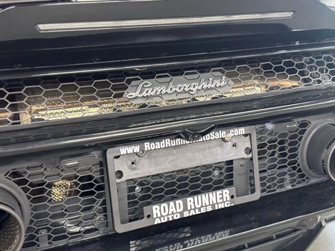 Used 2020 Lamborghini Huracan EVO image 17