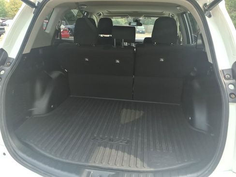 Used 2018 Toyota RAV4 XLE AWD/4WD image 13