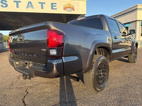 Used 2022 Toyota Tacoma SR5 w/ Technology Package image 5