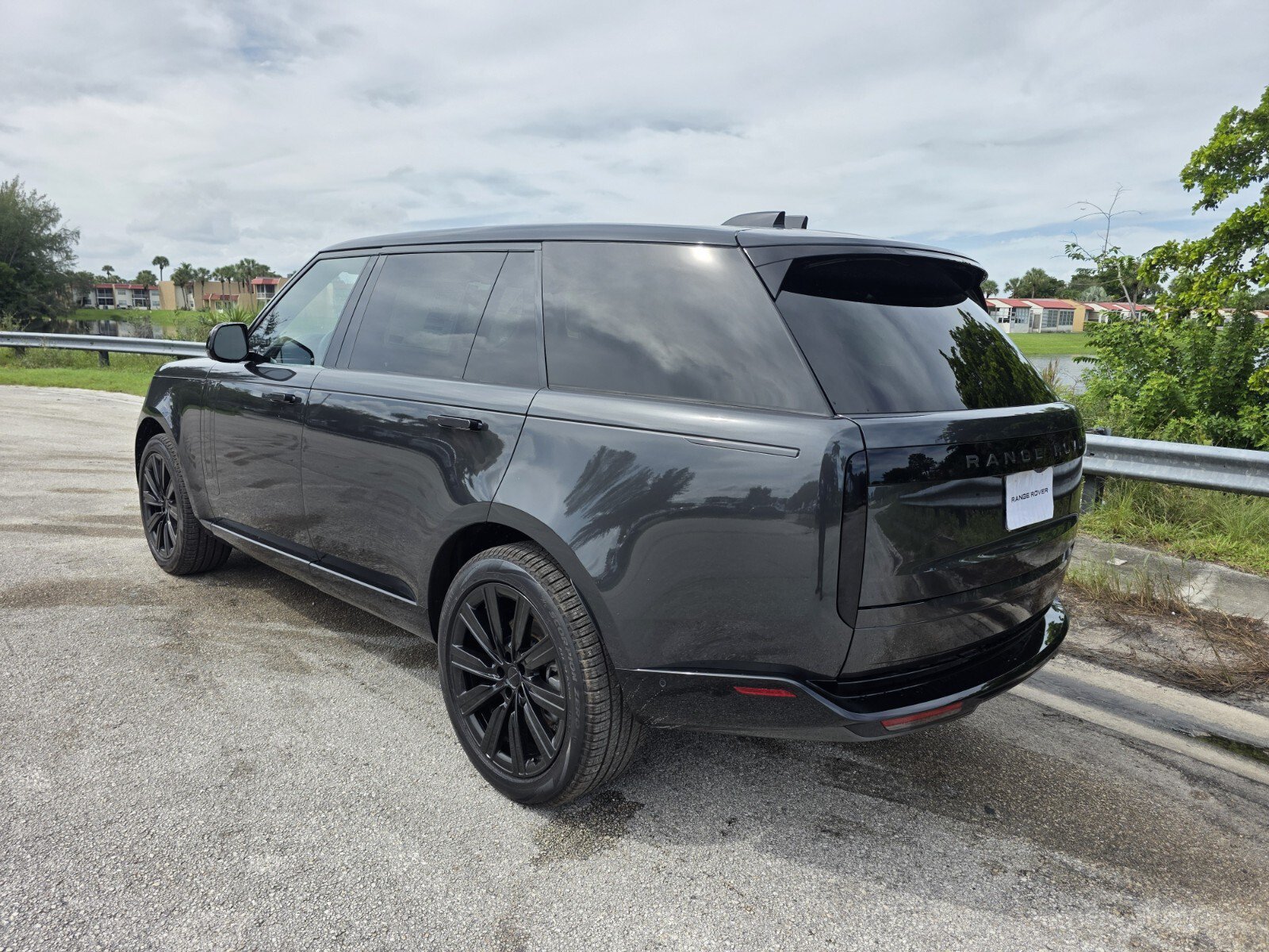 New 2026 Land Rover Range Rover Long Wheelbase SE AWD/4WD image 2