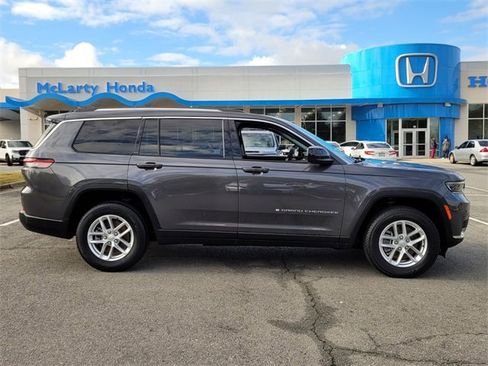 Used 2023 Jeep Grand Cherokee L Laredo image 2