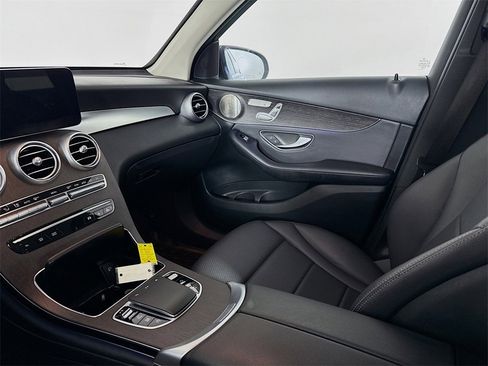 Used 2021 Mercedes-Benz GLC 300 4MATIC w/ Premium Package image 23