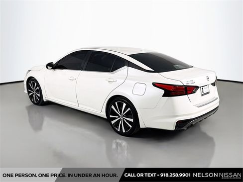 Used 2019 Nissan Altima 2.5 SR w/ SR Premium Package image 7