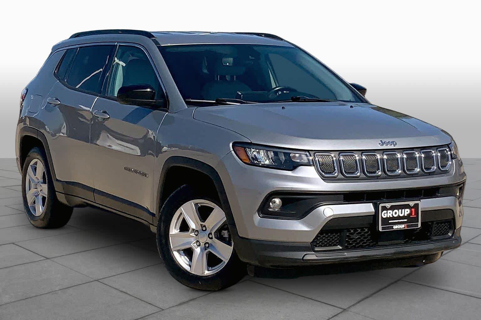 Used 2022 Jeep Compass Latitude w/ Convenience Group FWD image 3